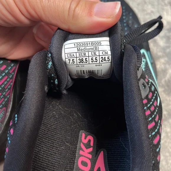 brooks sneakers - Picture 8 of 10